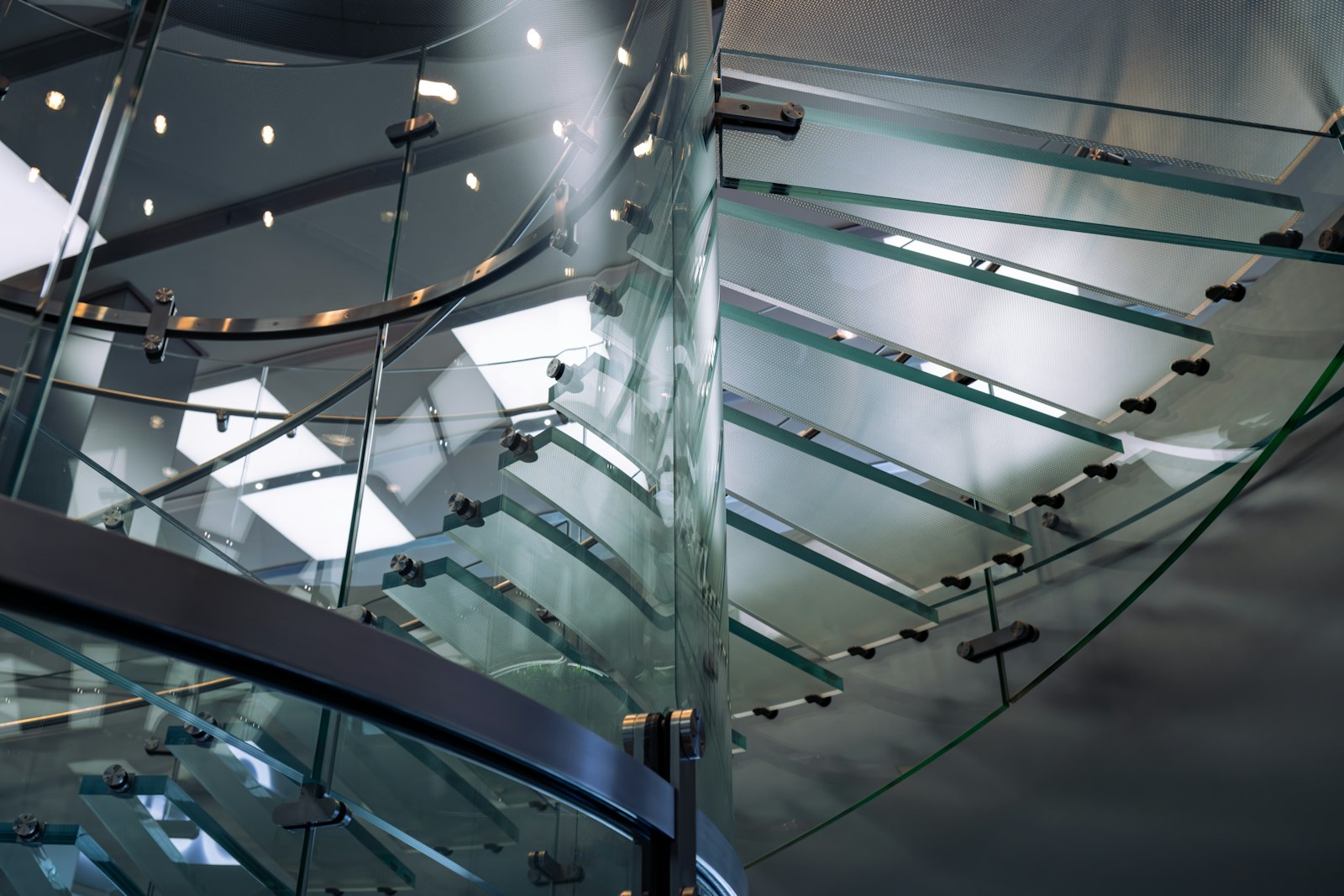 Spiral staircase with glass